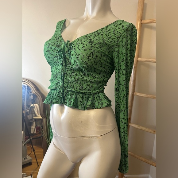 Mango MNG Green Ruffle Long Sleeve Crop Top Green Black XS - Picture 3 of 7